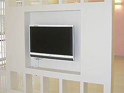 薄型液晶テレビを設置