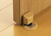ドアを開けた状態で固定できるロック機構付き