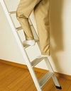 ロフトはしご：踏み板は安定感のある幅100�o